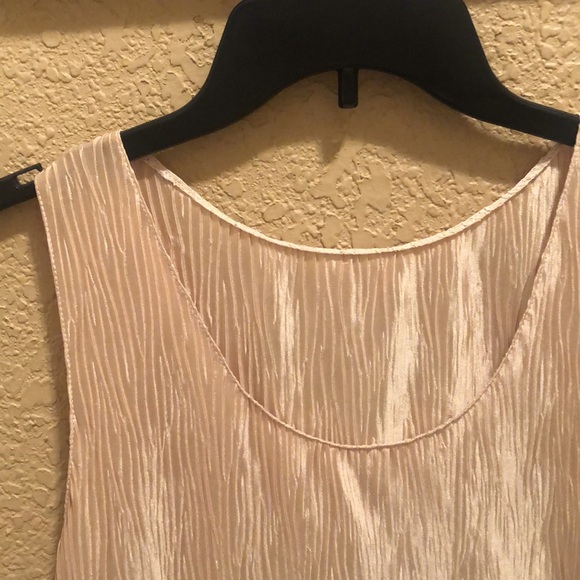 Very gently worn L.A.II gold polyester top. Silk feel.  Lightweight. Great shape - Picture 7 of 9